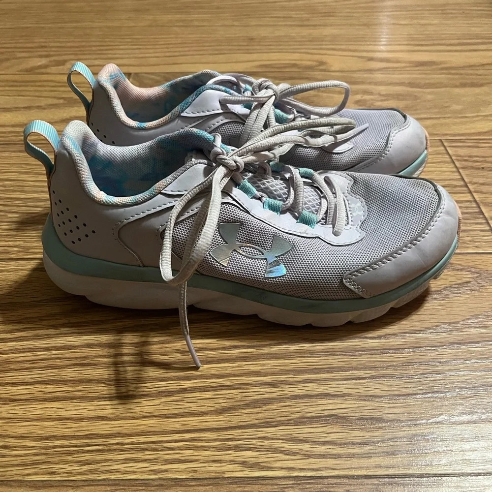 Under Armour Assert Sneakers Size 4